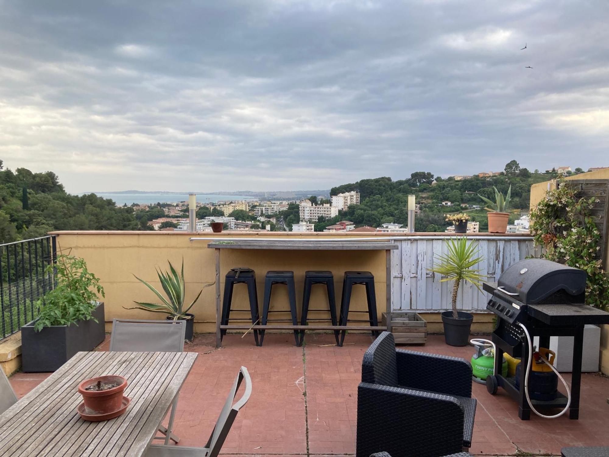 T2 Traversant Avec Une Grande Terrasse Et Piscine Cagnes-sur-Mer Exterior photo