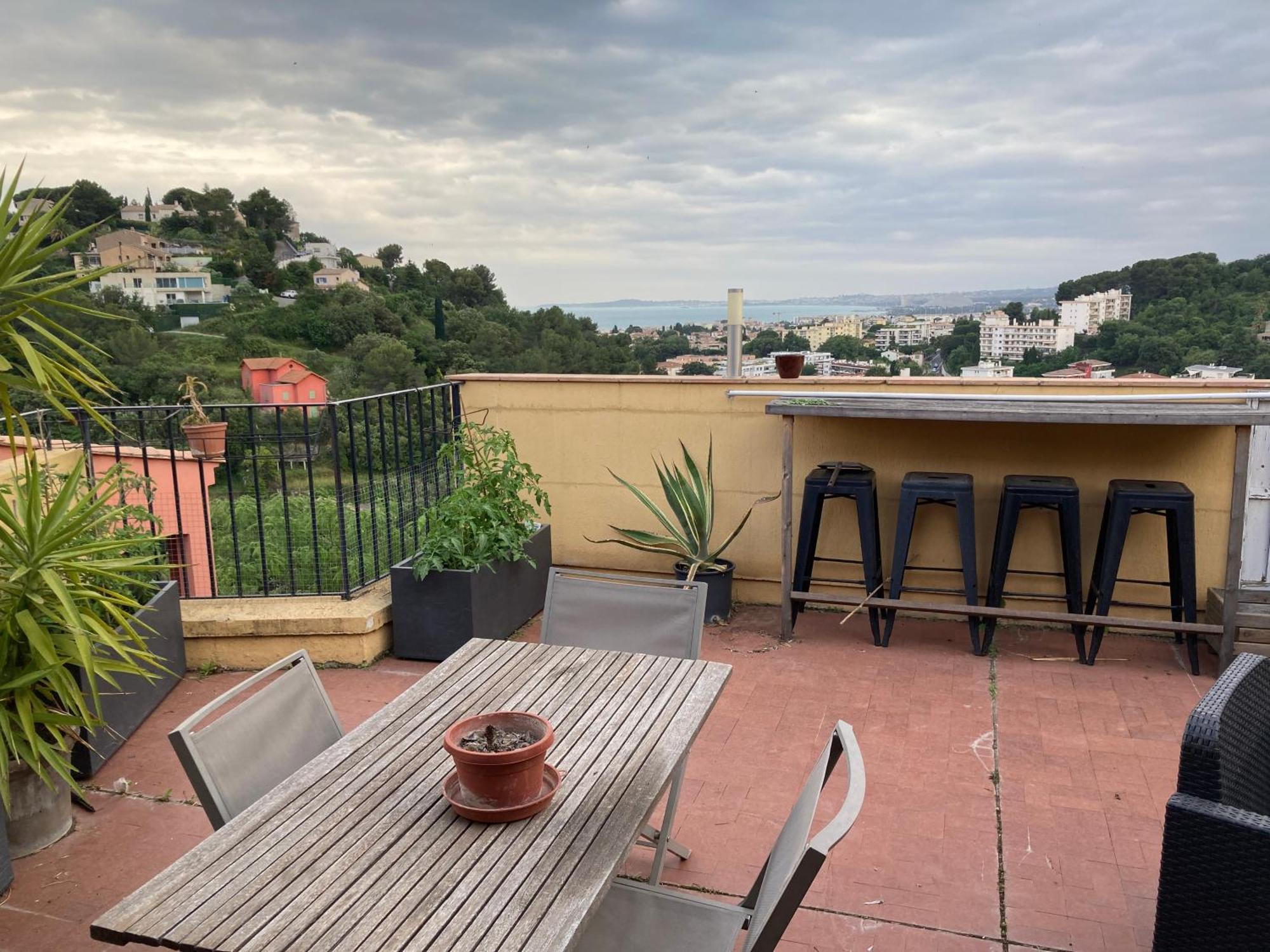 T2 Traversant Avec Une Grande Terrasse Et Piscine Cagnes-sur-Mer Exterior photo