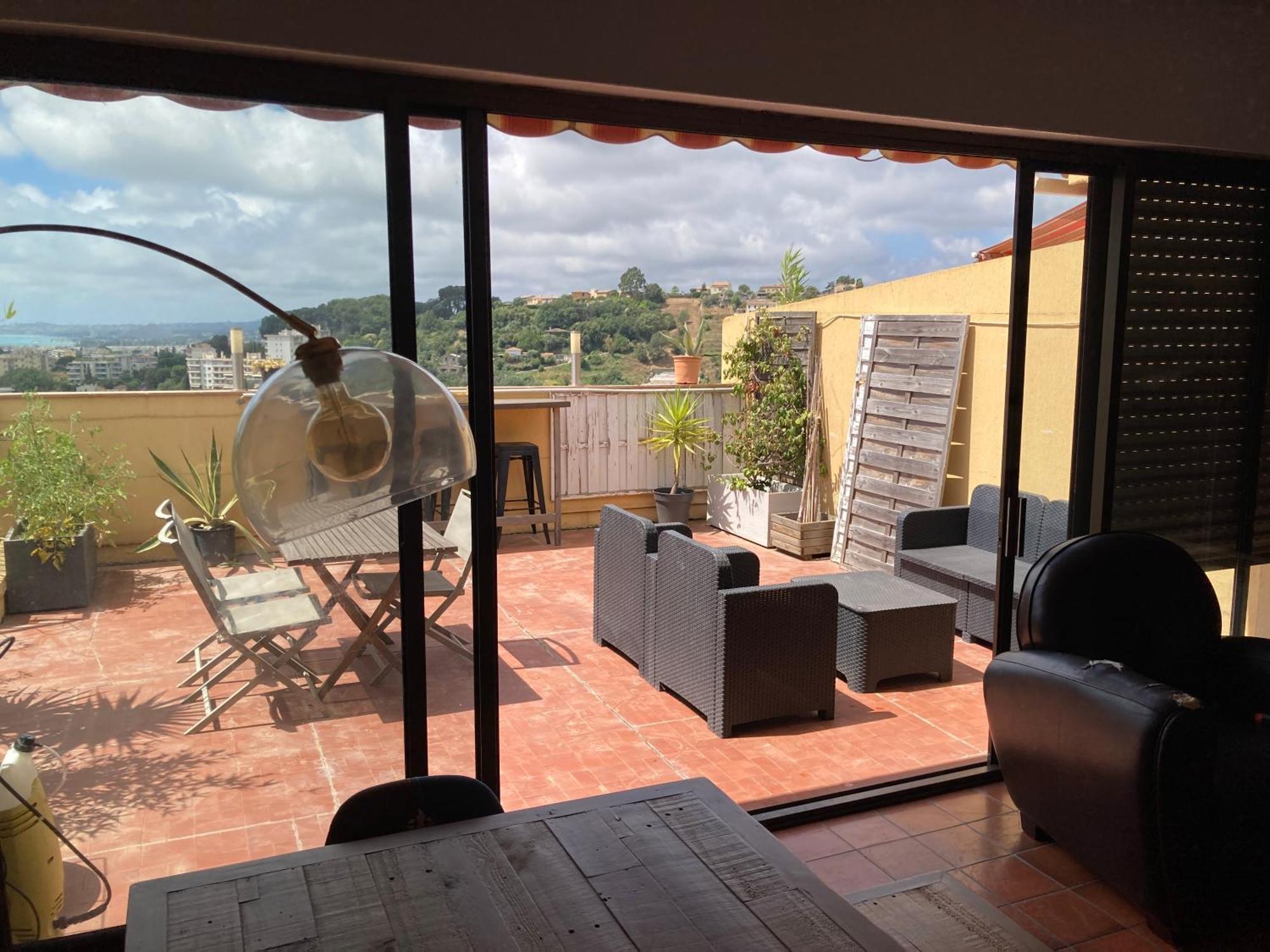 T2 Traversant Avec Une Grande Terrasse Et Piscine Cagnes-sur-Mer Exterior photo