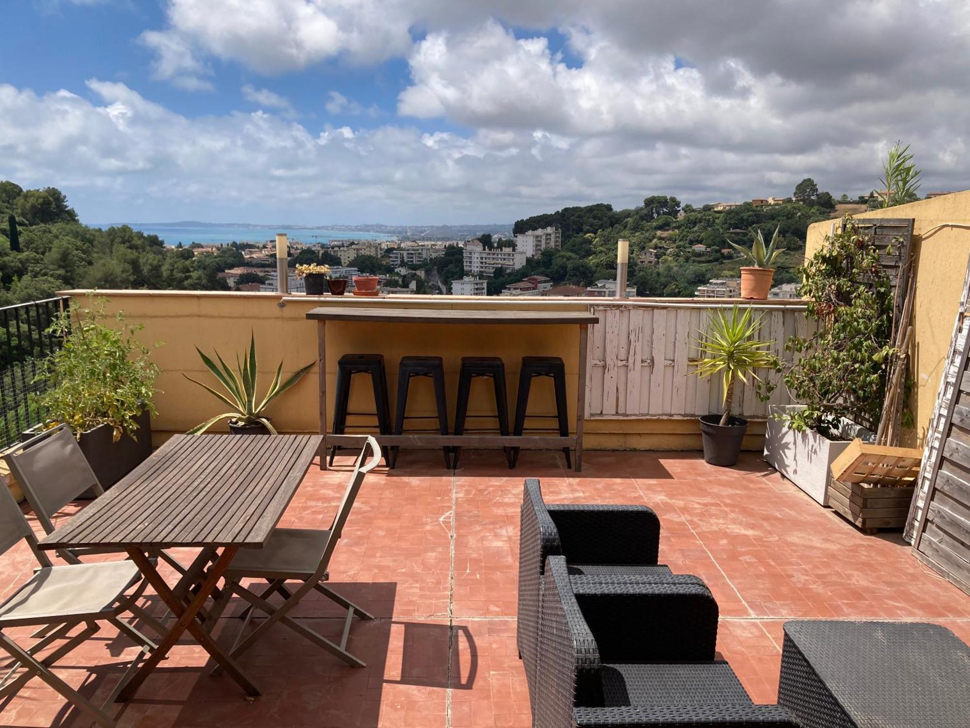 T2 Traversant Avec Une Grande Terrasse Et Piscine Cagnes-sur-Mer Exterior photo