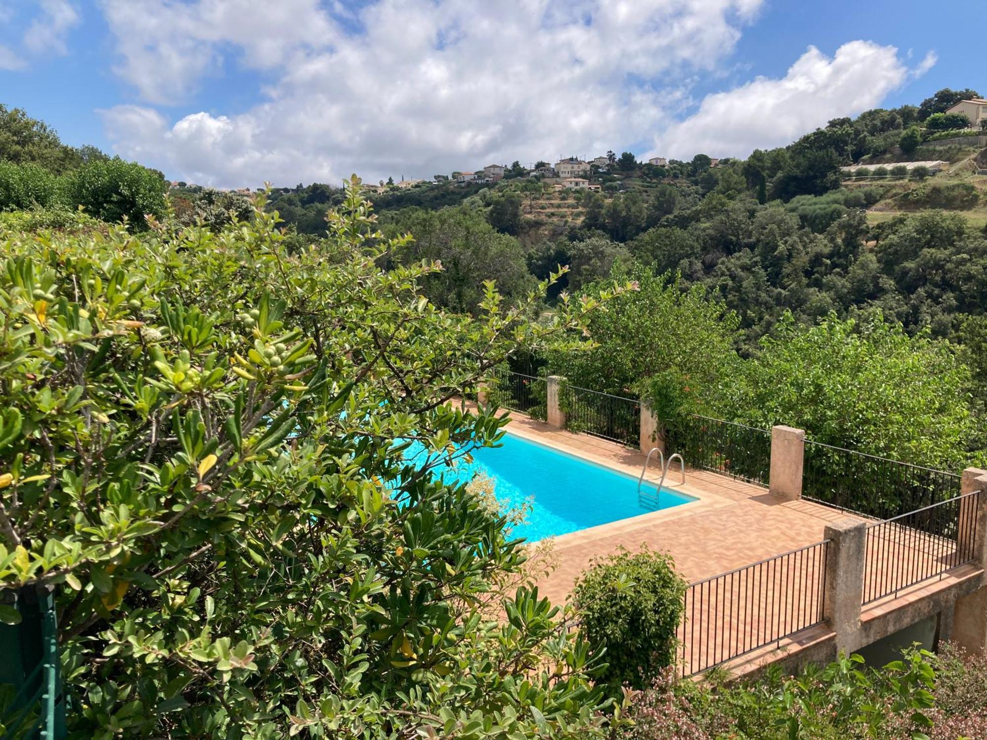 T2 Traversant Avec Une Grande Terrasse Et Piscine Cagnes-sur-Mer Exterior photo